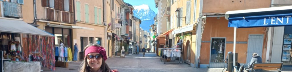 À travers les ruelles d'Embrun, l'Empire du milieu.  