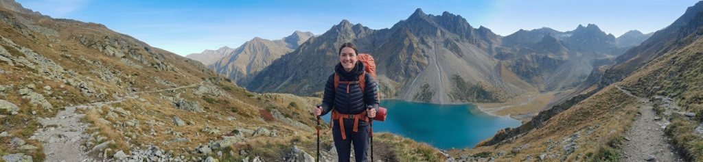 Rando solo pour Louise avec les conseils de son accompagnateur en montagne