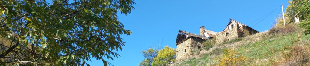 Les ruines de Dormillouse dans les Hautes-Alpes